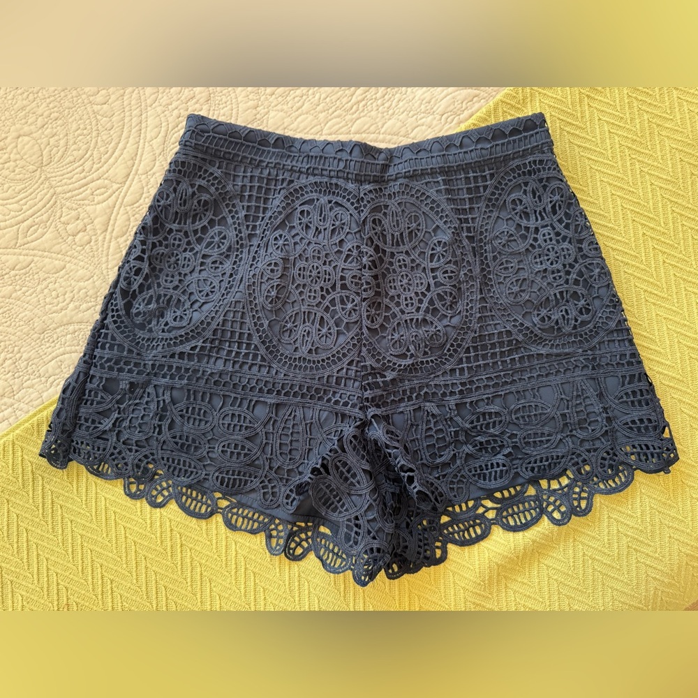 Lovers + Friends Night Bloom navy blue scalloped lace shorts size Large